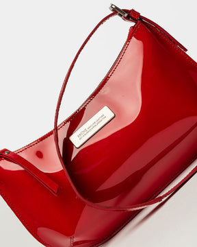 Cartera al hombro Mia en cuero charol