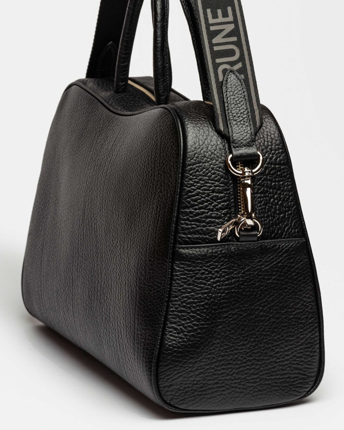 Cartera de mano The Club en cuero graneado