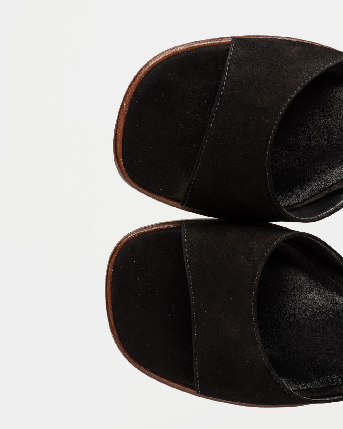 Sandalia media Julie en cuero nobuk