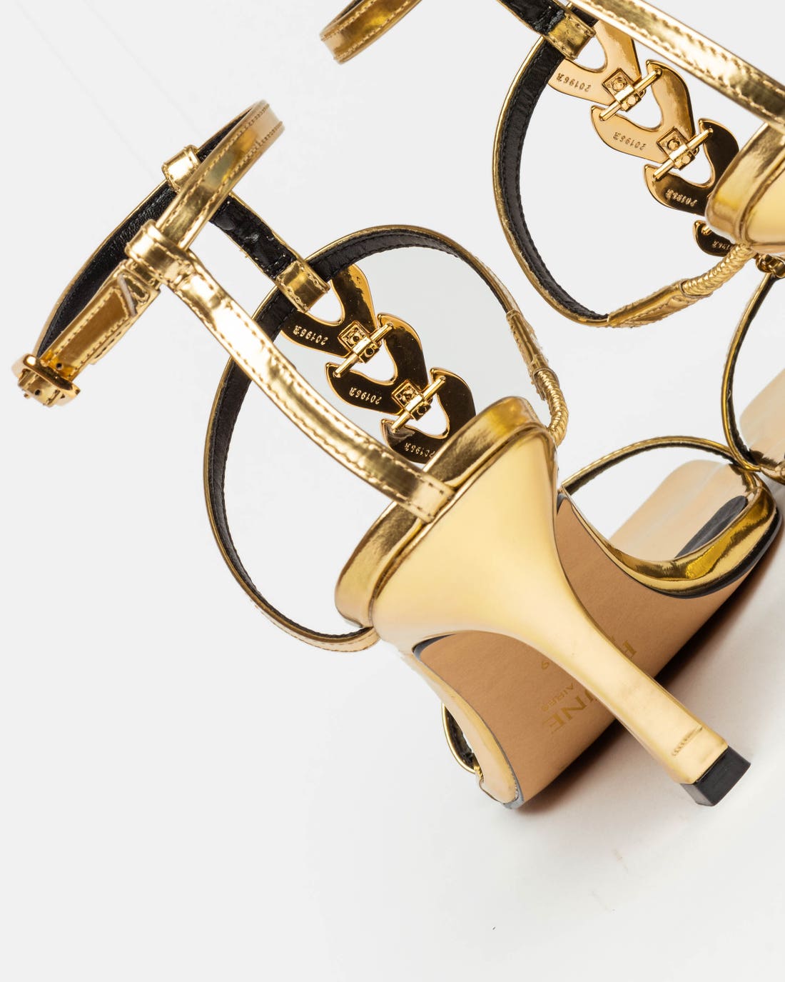 Sandalia alta Goldie en cuero metalizado